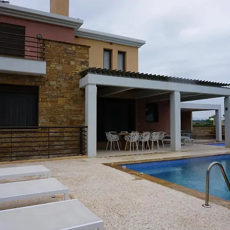 בית נופש Sunny Luxury Pool Vila סאני ביץ'